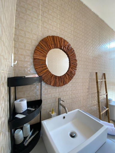 Bathroom 2, The Jangkar Canggu Guesthouse, Badung