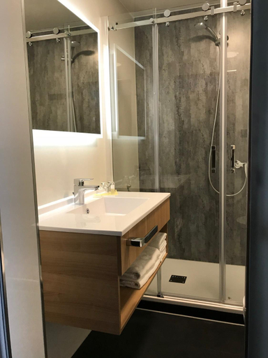 Bathroom 2, Hotel & Reitsportzentrum Kreuth, Roth