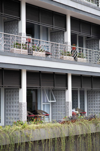 Exterior 1