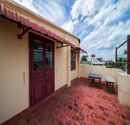 Exterior 18