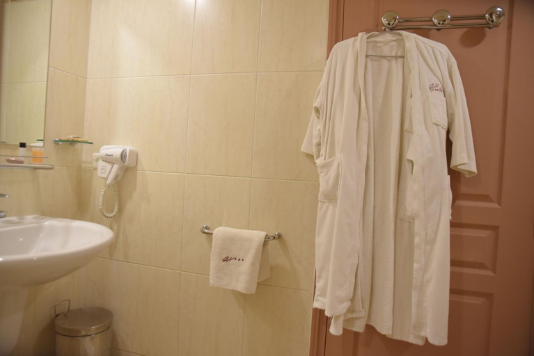 Bathroom 5, Le Grand Hotel Diego, Diana