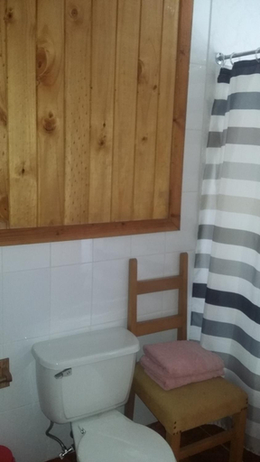 Bathroom, Hostal Costa Azul, Chiloé