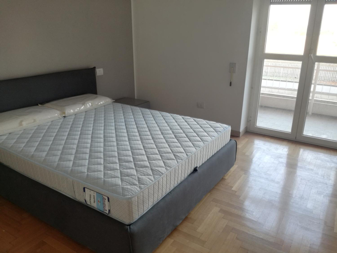 Bedroom 2, Via Sporting Mirasole, Milano