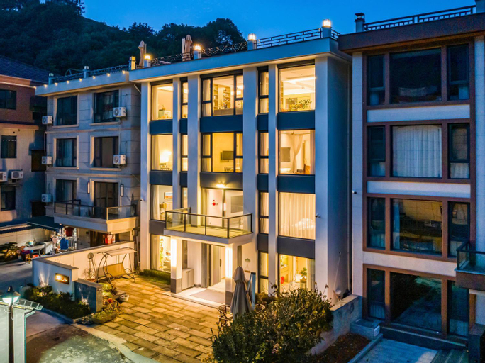 Exterior 10