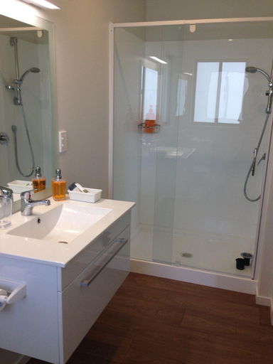Bathroom 3, Bay Water Views Bed & Breakfast, Far North