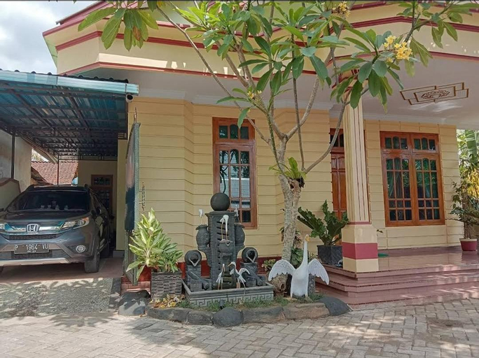 Exterior 1