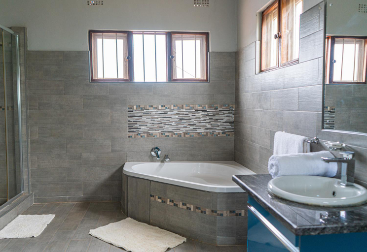 Bathroom 3, Malabi Exclusive Lodges, Lilongwe City
