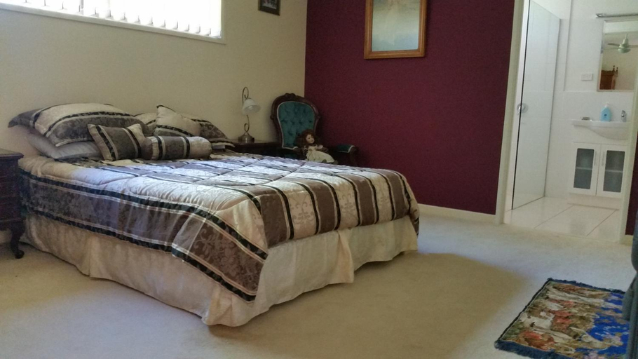 Bathroom 3, Hilltop Hideaway, Maroochy