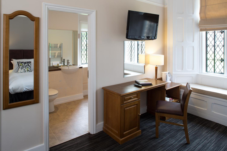 Bedroom 2, Thornbury Lodge, South Gloucestershire