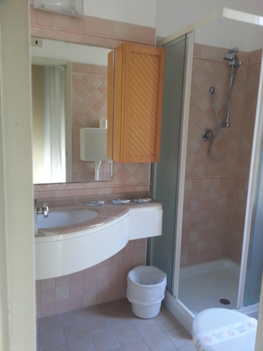 Bathroom 5, Hotel Glenn, Rimini