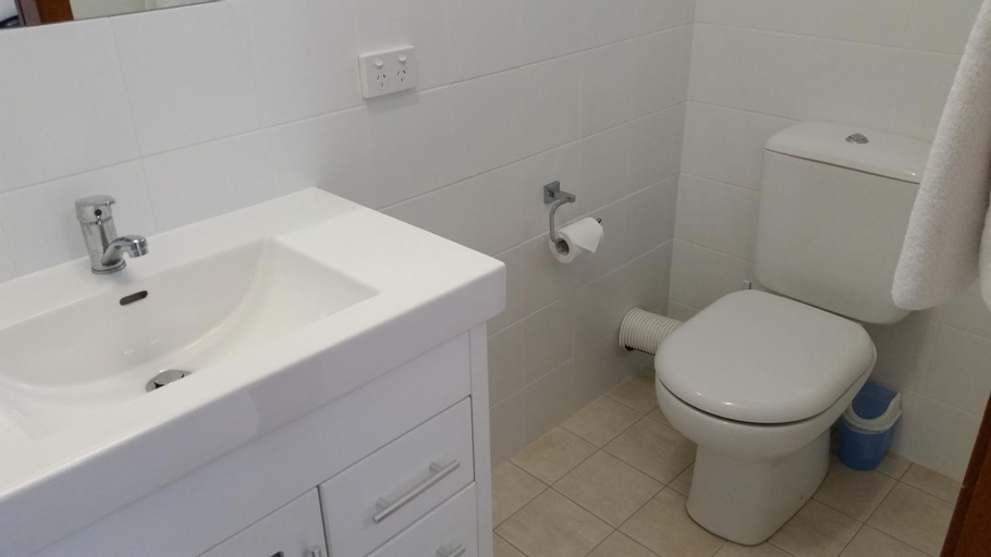 Bathroom 4