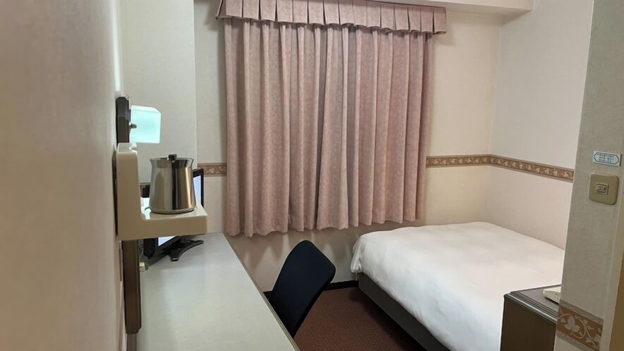 Bedroom 5, Hotel Alpha-One Tokuyama, Shūnan