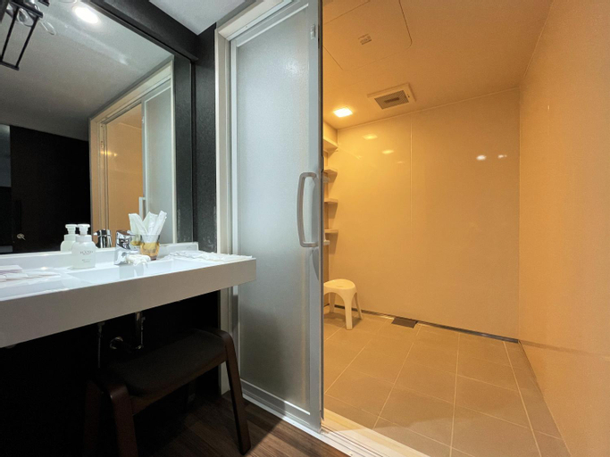Bathroom 9