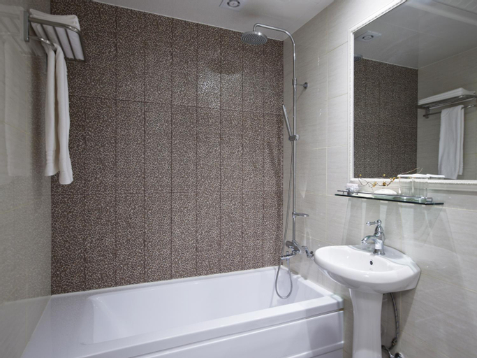 Bathroom 9
