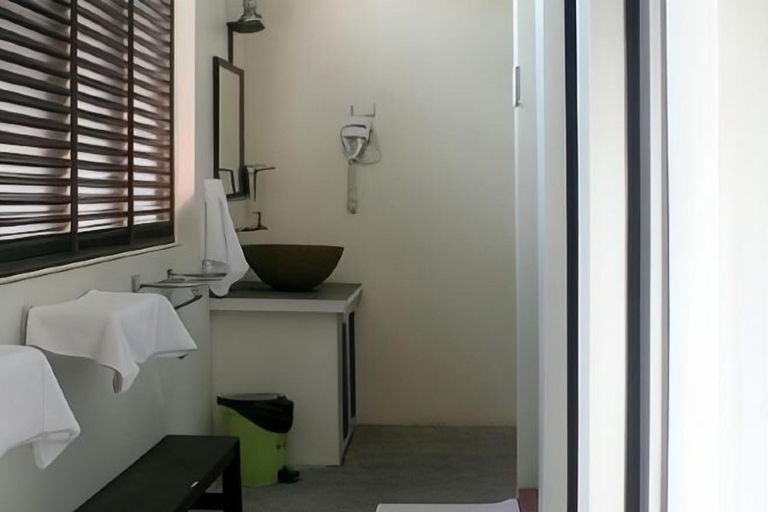 Bathroom 24