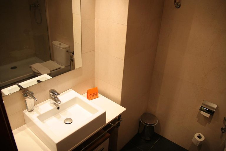 Bathroom 3, Suites Independencia - Abapart, Barcelona