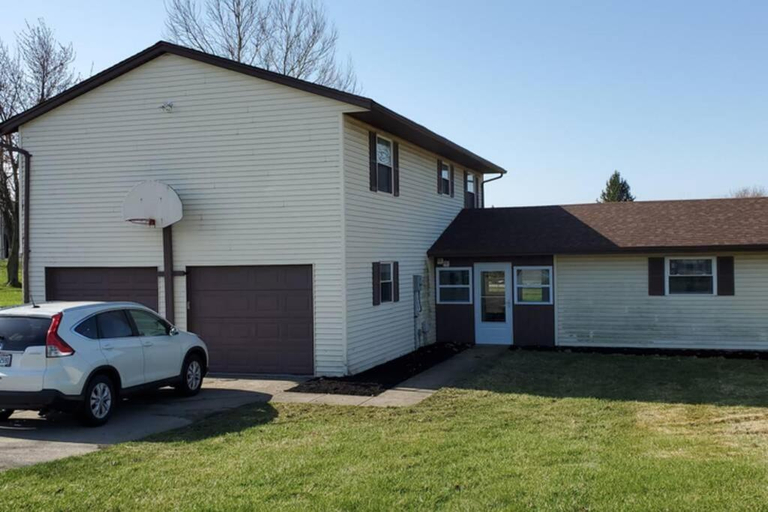 Others 3, Pet Friendly Home with Fenced in Yard, Butler