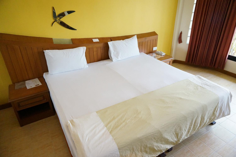 Bedroom 2, The Country Lake View Hotel, Muang Suphanburi
