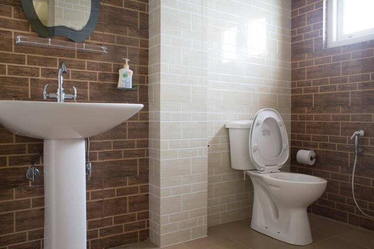Bathroom 4, Little Singamari Home Stay, Darjiling