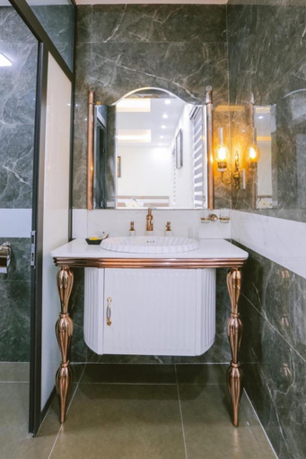 Bathroom 5, BINH AN hotel, Hạ Long