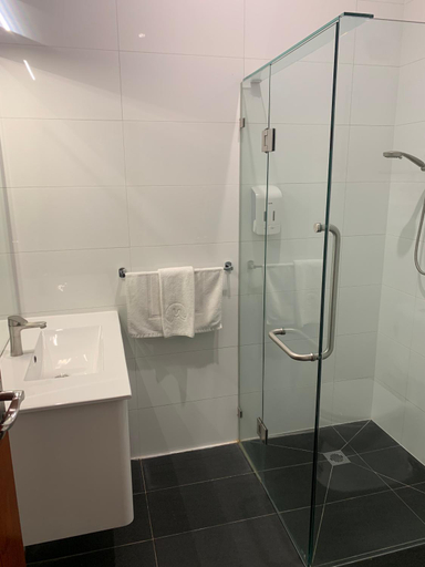 Bathroom 5, Ballarat Miners Retreat Motel, Ballarat  - Central