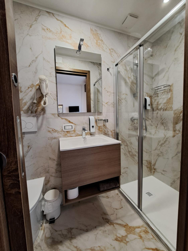 Bathroom 3, Le Terrazze, Rovigo