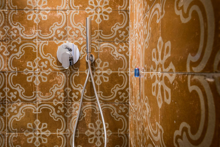 Bathroom 2, Viacolvento, Trapani
