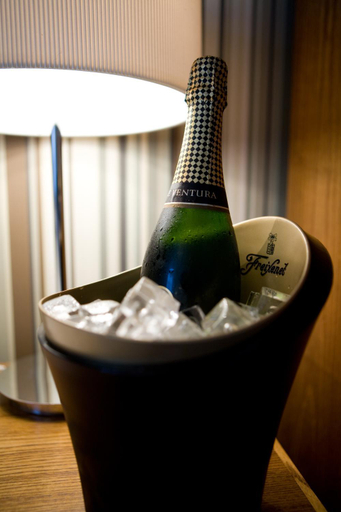 Food & Drinks 5, Thornbury Lodge, South Gloucestershire