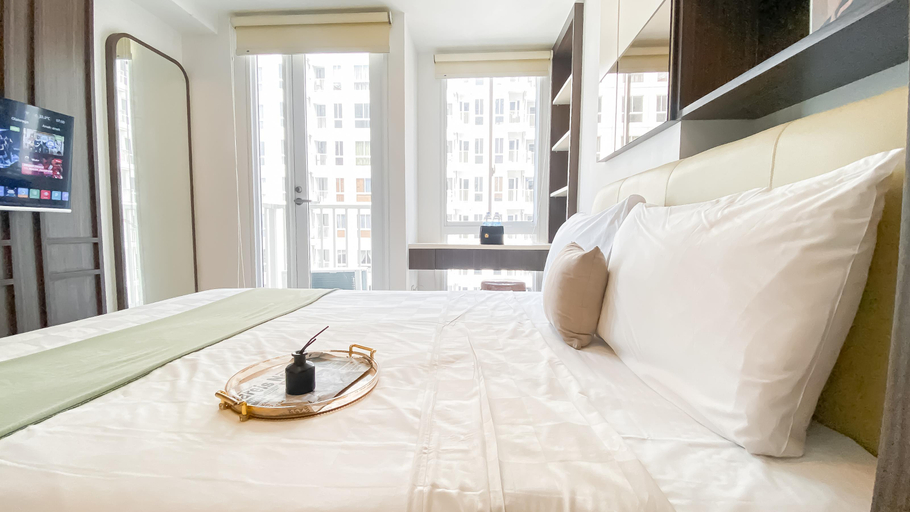 Bedroom 2, Good Choice and Comfy Studio Tokyo Riverside PIK 2 Apartment By Travelio, Tangerang