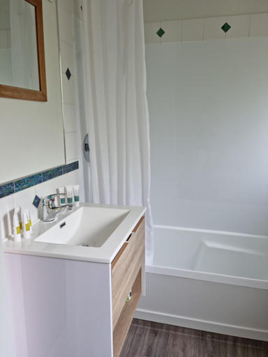 Bathroom 3, Methven Motel & Apartments, Ashburton