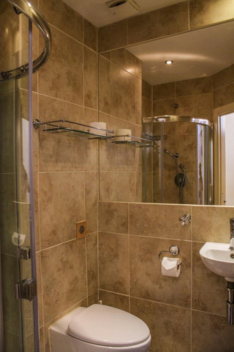 Bathroom 4, Blades Hotel, London