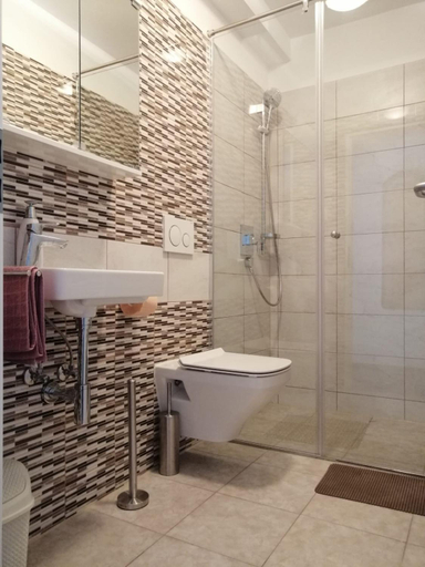 Bathroom 4, Apartmani Polanscak, Krapinske Toplice