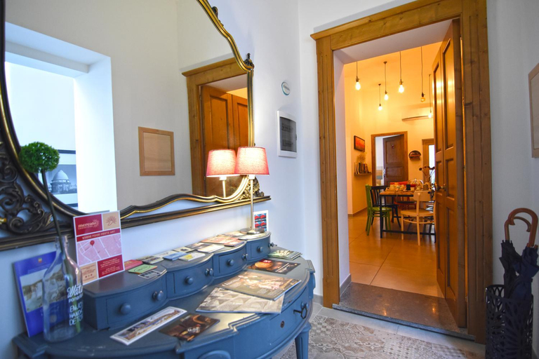 Others 2, Crianza B&B, Napoli