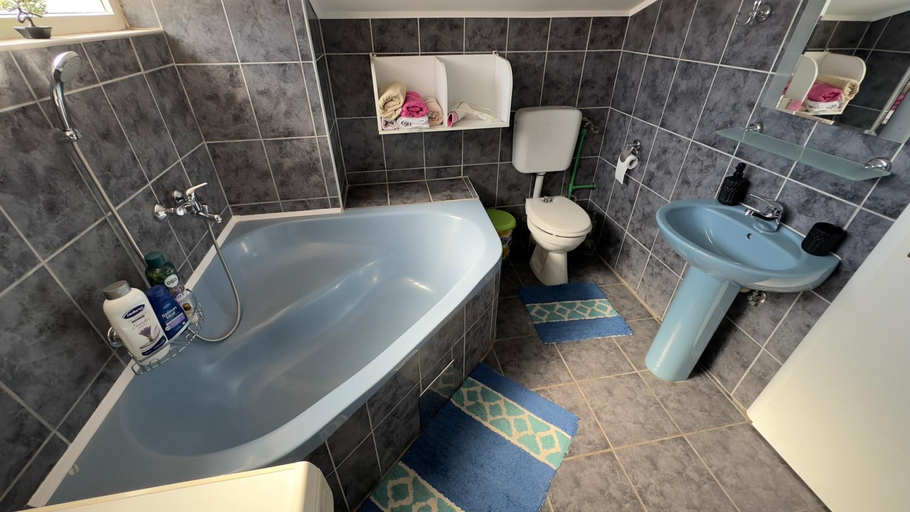 Bathroom 3, Zigana Apartments, Herzegovina-Neretva