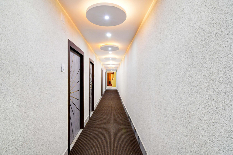Public Area, Hotel O The Crown, North 24 Parganas