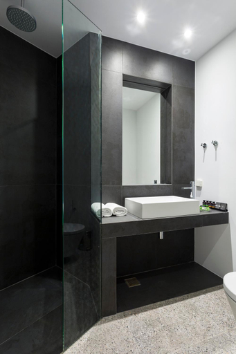 Bathroom 4, Vol.5, Attica