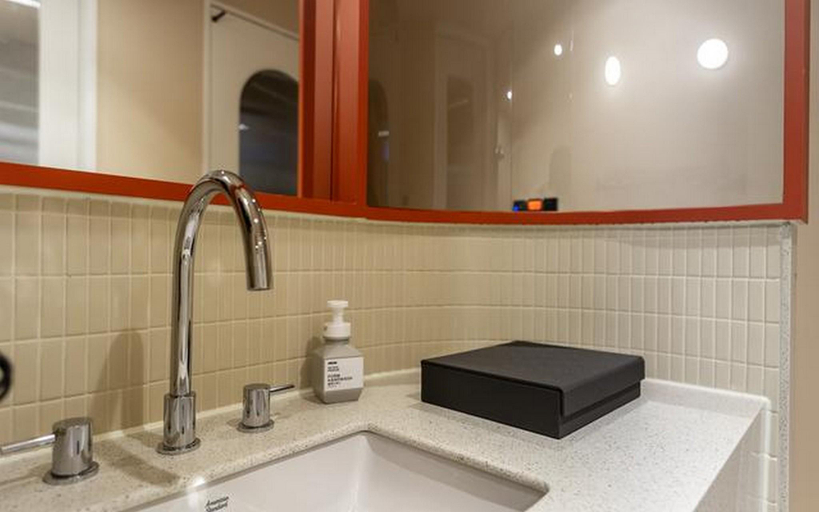 Bathroom 5, Incheon No.25 Soraepogu Branch, Namdong