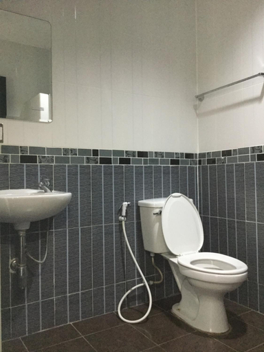 Bathroom 4, Leelawadee Grand Hotel, Muang Udon Thani