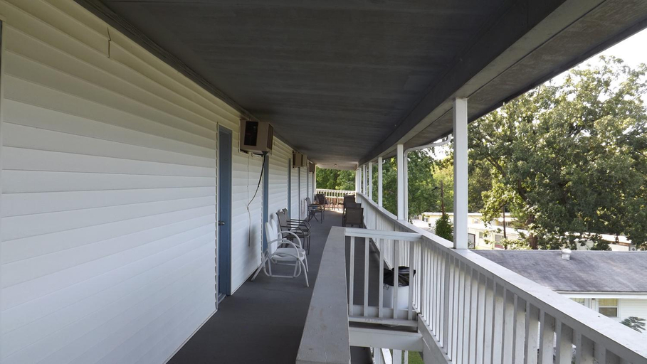 Others 4, Twin Lakes Inn, Baxter