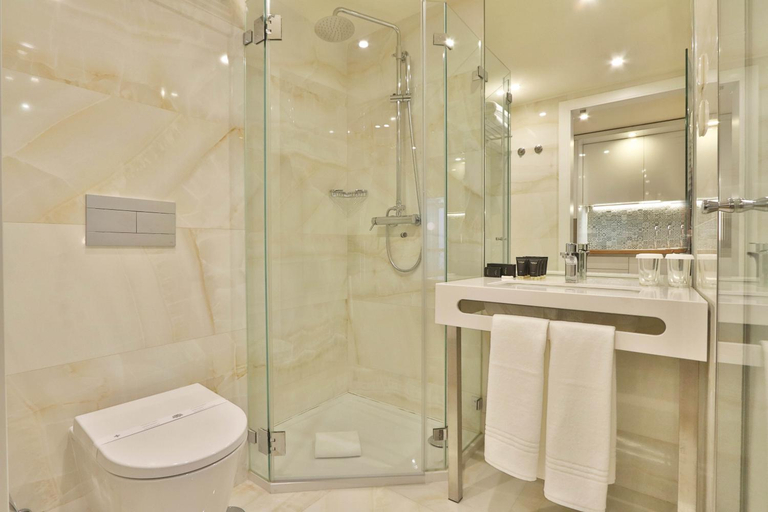 Bathroom 3, BOULEVARD Boutique Studios, Lisbon