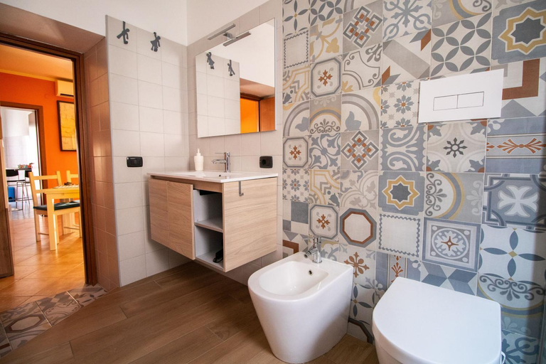 Bathroom 2, Caleidoscopica Bahlara Ballaro, Palermo