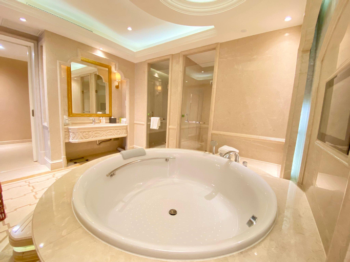 Bathroom 12