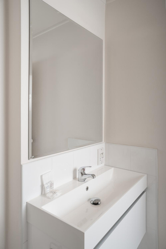 Bathroom 5, West Plaza Hotel, Wellington