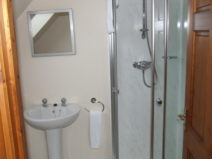 Bathroom 2, Garbhein Bed & Breakfast, Argyll and Bute