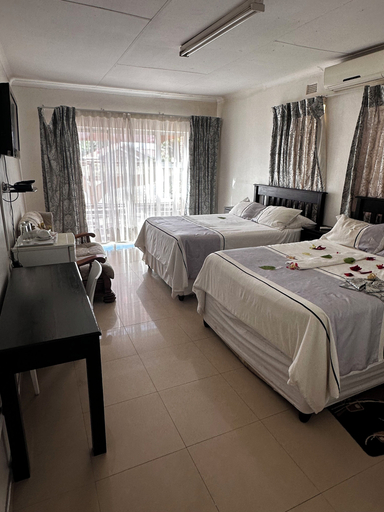 Bedroom 2, Mosele wa Pula Guesthouse, Bojanala