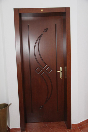 Others 5, Hotel Italia, Tirana