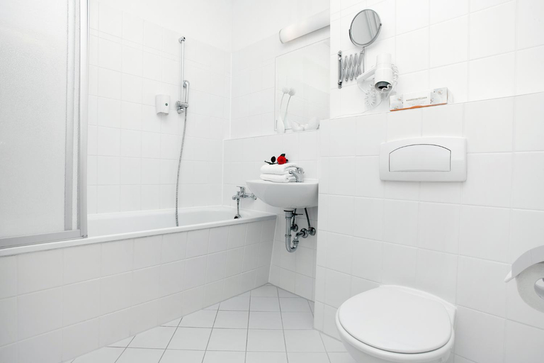 Bathroom 4, Hotel Atrium Charlottenburg, Berlin