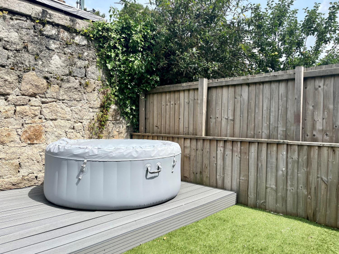 Hot tub, The Coach House - with hot tub, Cornwall