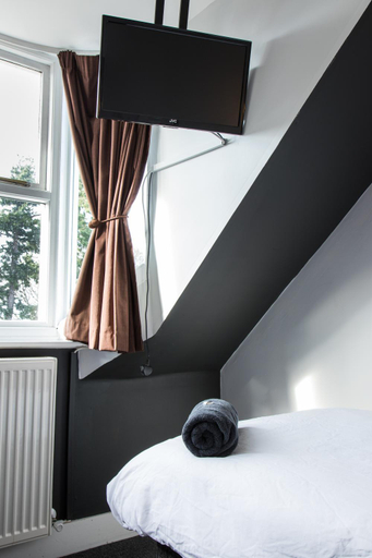Bedroom 2, Bazpackers, Highland
