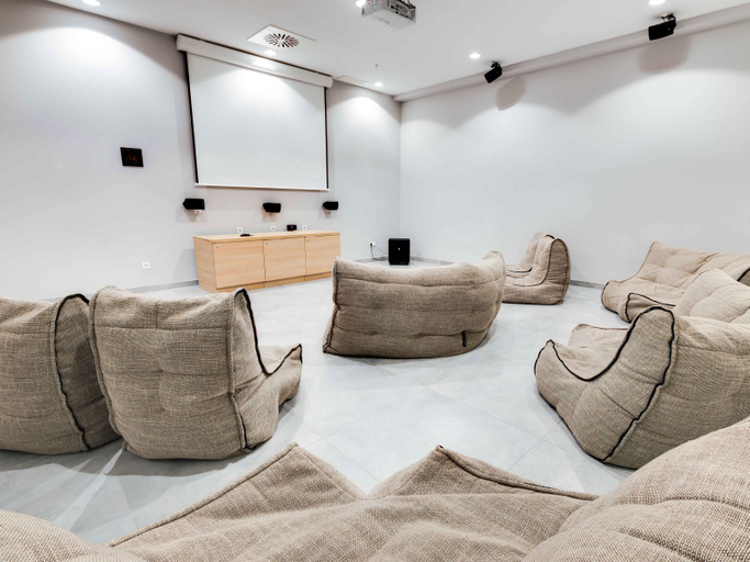 Others 5, Livensa Living San Sebastián, Guipúzcoa